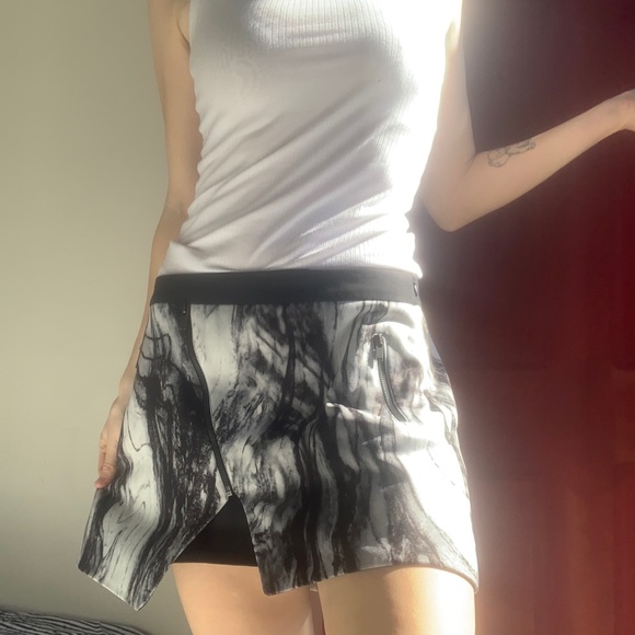 Cute ZARA mini skirt, avant garde, thick material - Picture 5 of 6